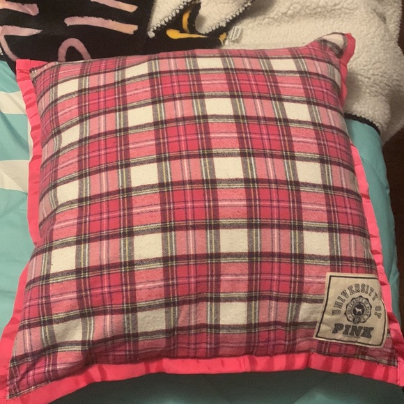 New pillows - Picture 2 of 2
